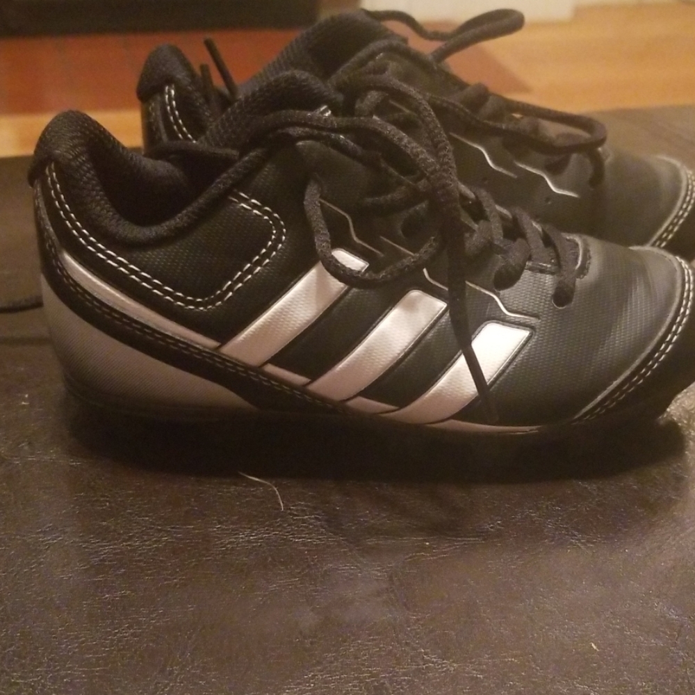 Adidas Toddler black cleats like new size 10